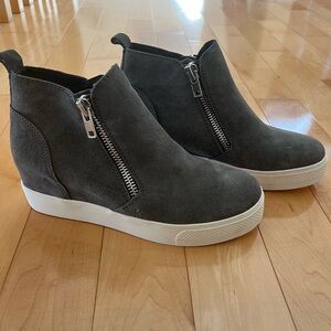 Steve Madden High Top Sneakers